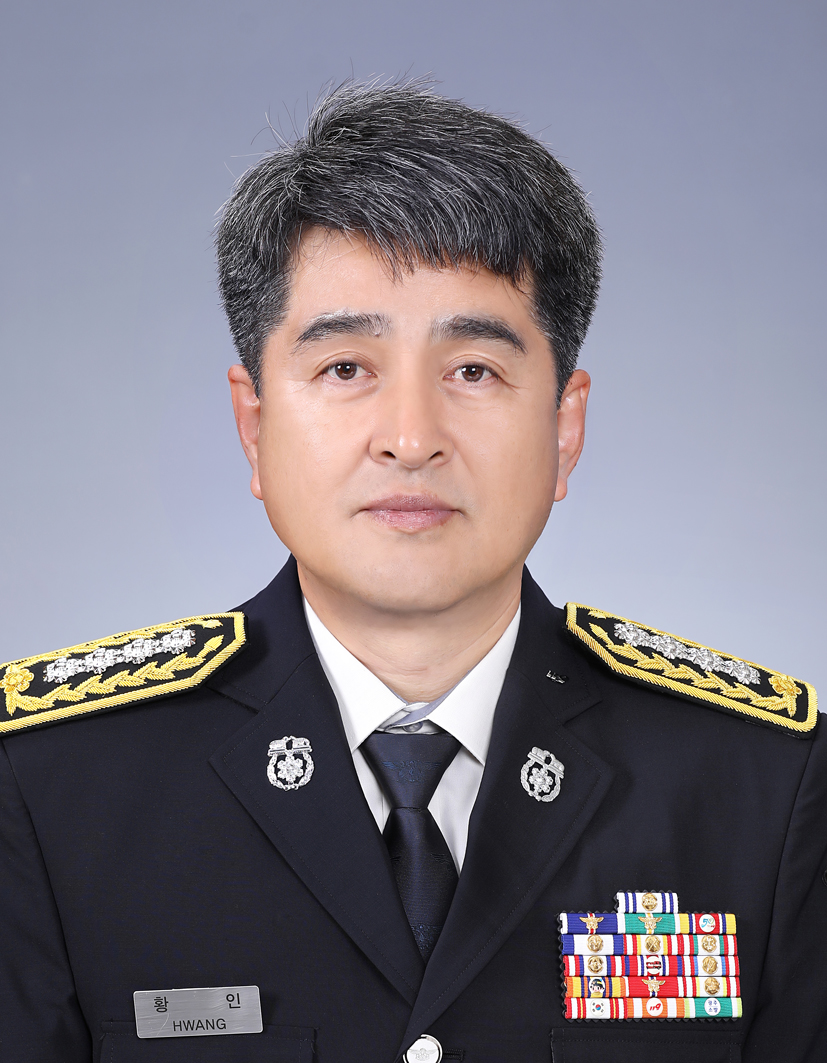 황인 증명사진
