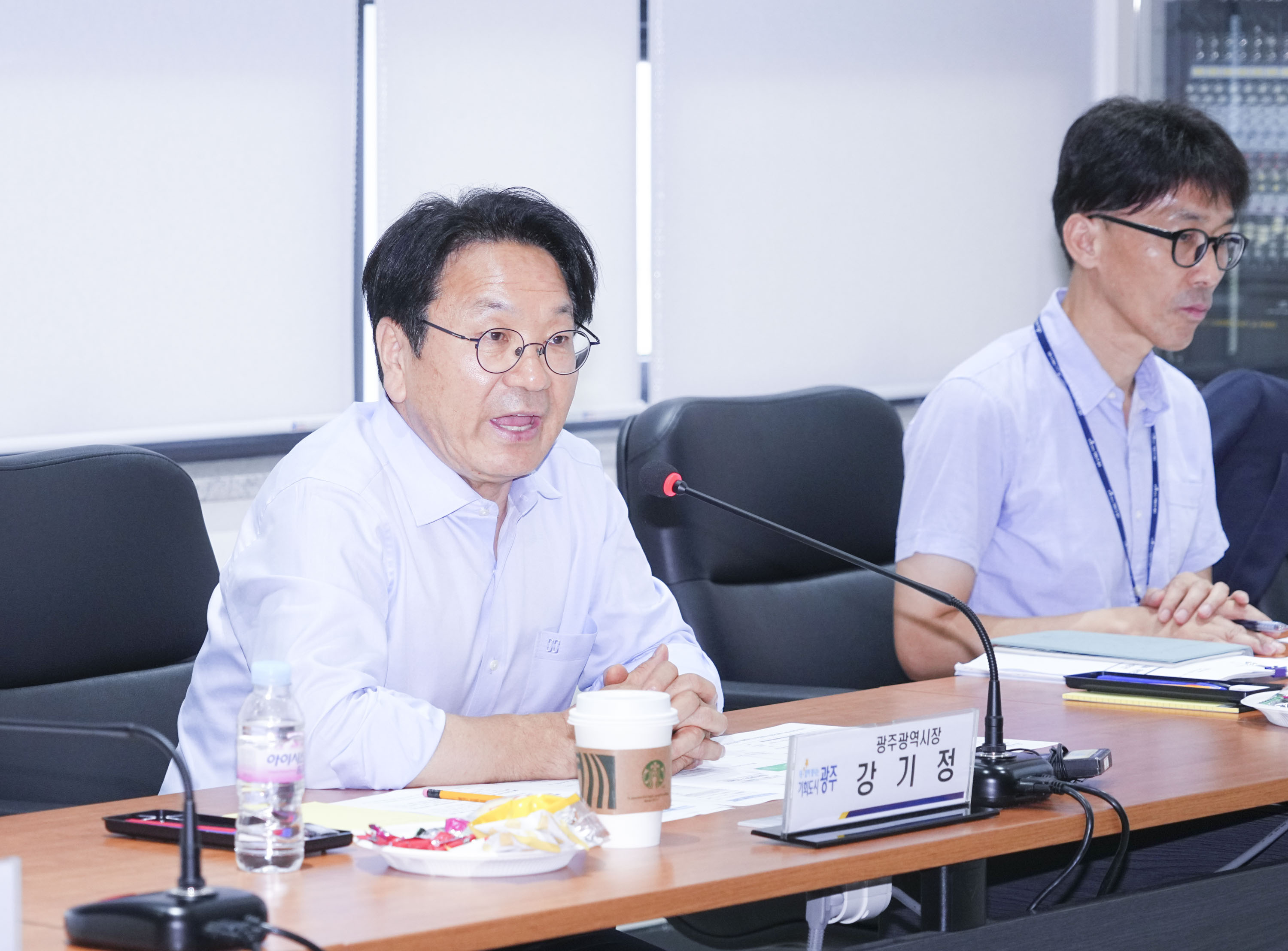 강기정 광주광역시장은 27일 한국에너지기술연구원 광주센터에서 열린 ‘배터리산업 현황 및 발전방향 간담회’에 참석해 인사말을 하고 있다.