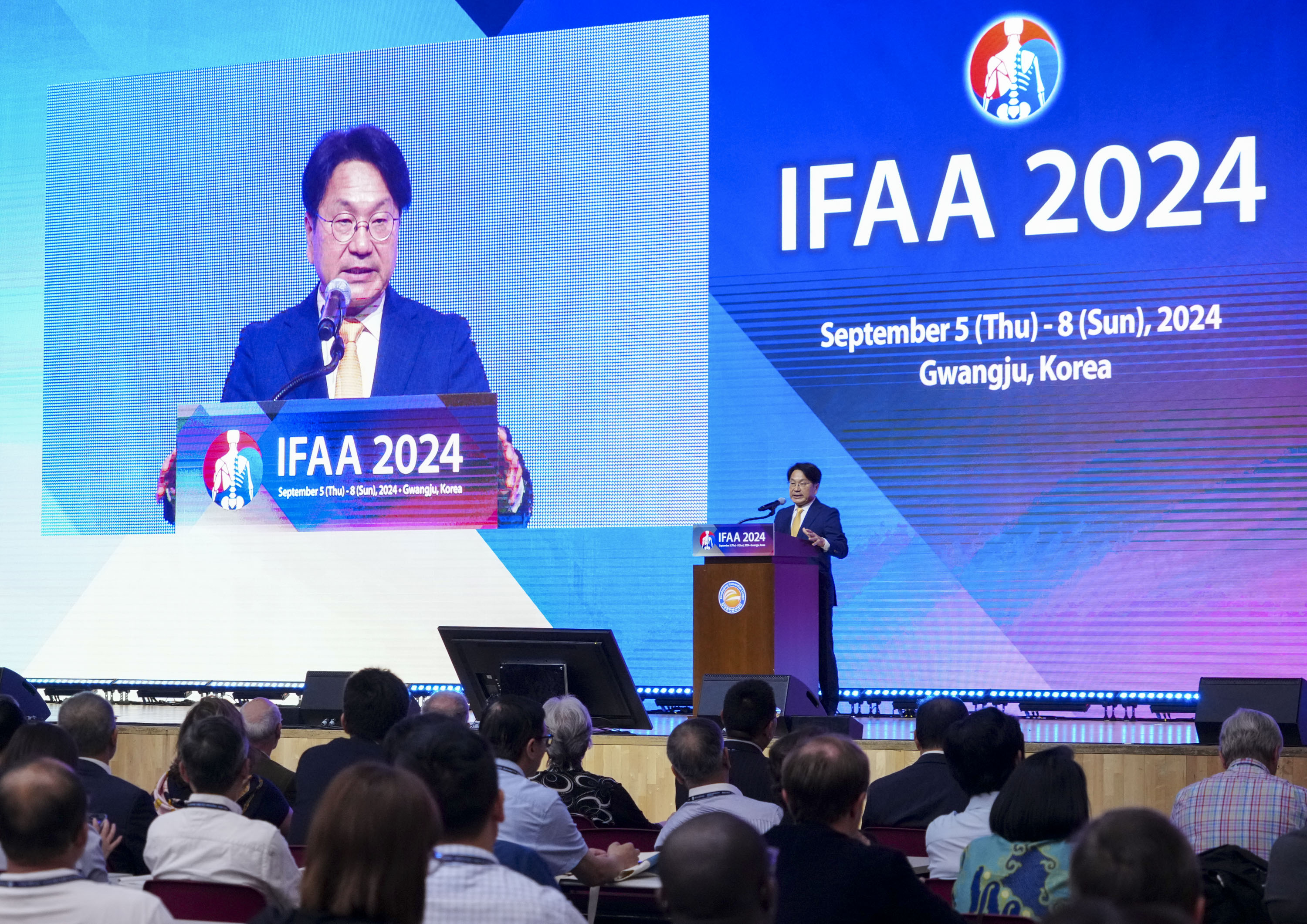 강기정 광주광역시장이 6일 오전 김대중컨벤션센터에서 열린 ‘IFAA 2024 제21차 세계해부학회 학술대회’에 참석해 축사를 하고 있다./광주광역시 제공