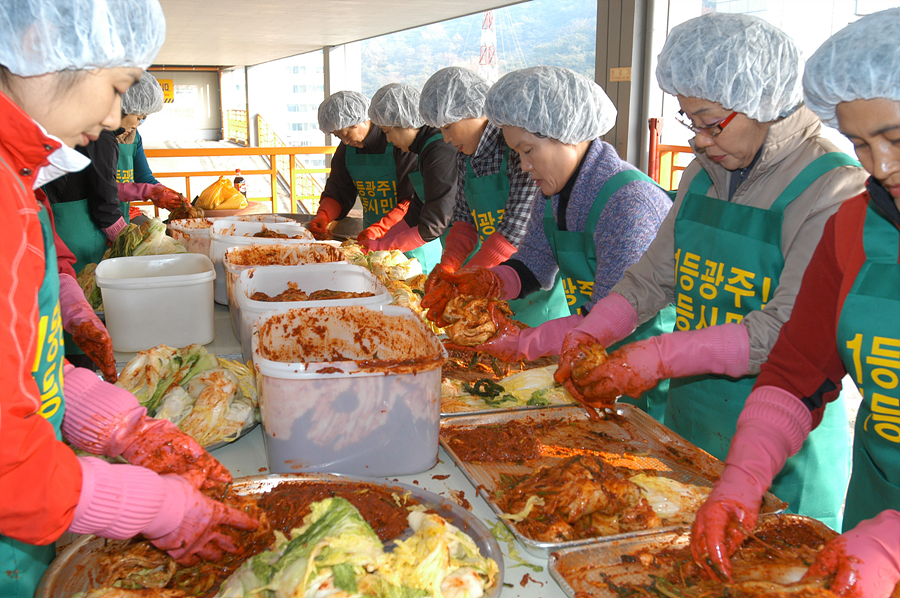 사랑의 김치담그기 봉사활동