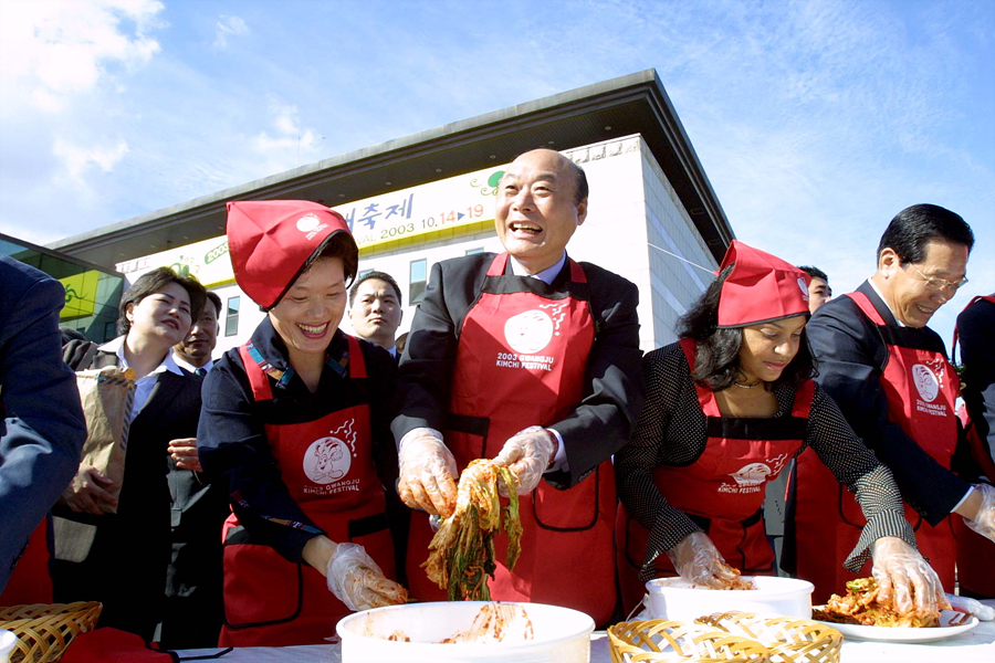제10회 광주김치대축제 김치담그기