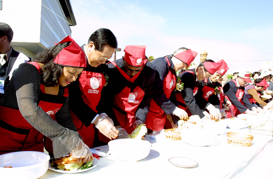 제10회 광주김치대축제 김치담그기