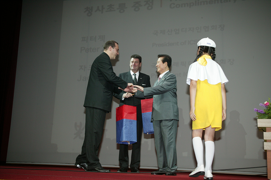 2007 광주디자인비엔날레 세계디자인평화기념조형물 점등식