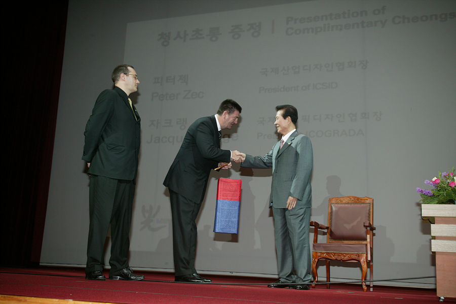 2007 광주디자인비엔날레 세계디자인평화기념조형물 점등식
