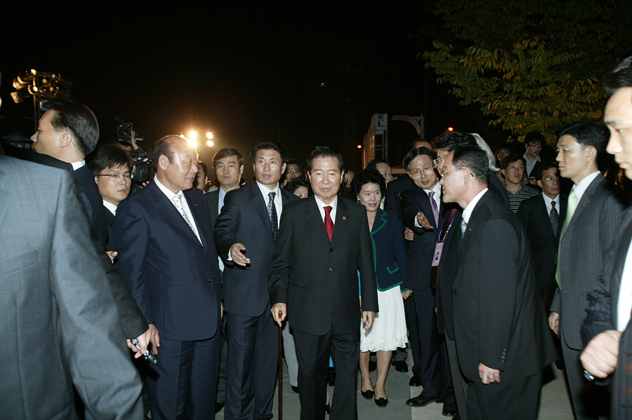 2007 광주디자인비엔날레 세계디자인평화기념조형물 점등식