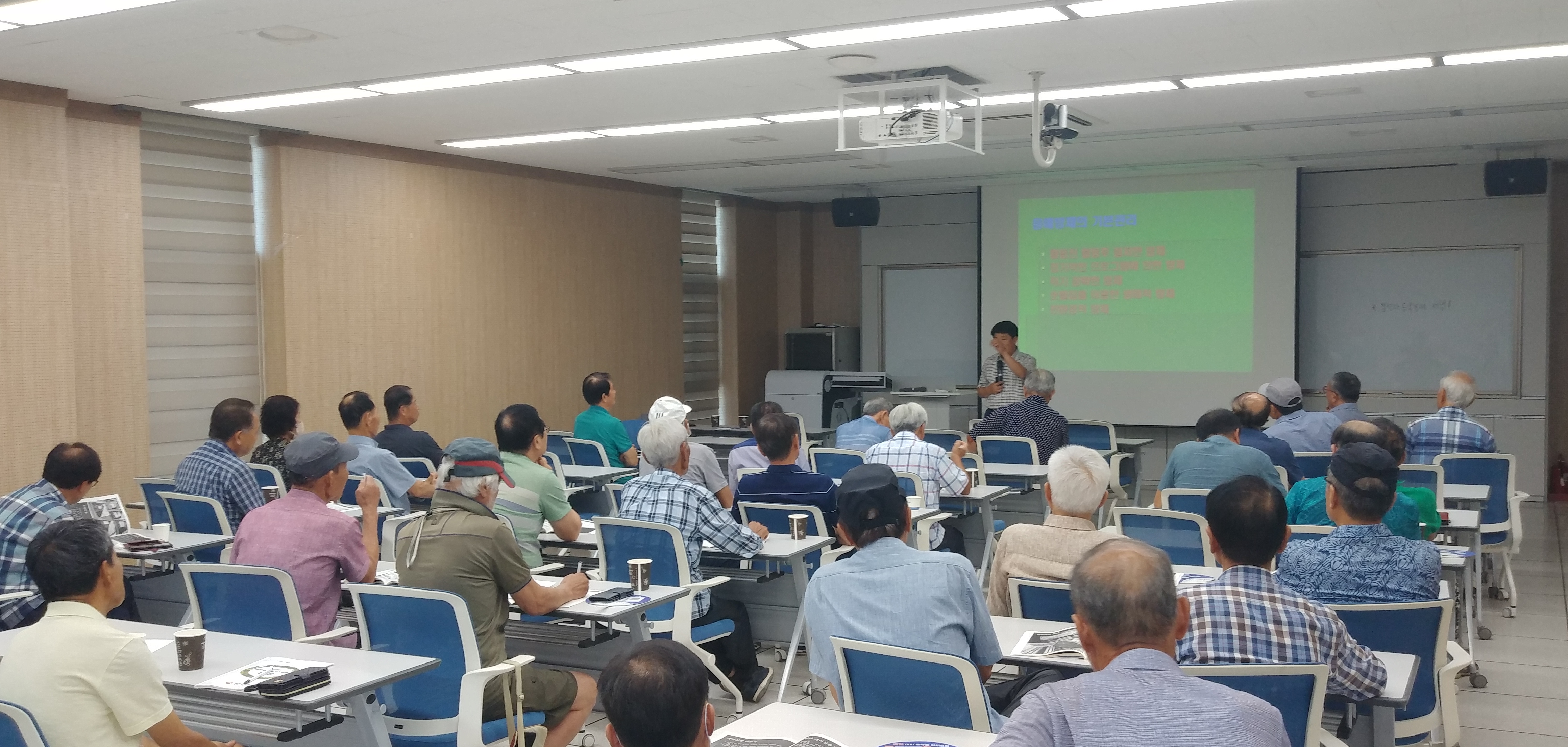 [08.14] 광주농업기술센터, 꿀벌응애 방제교육 큰 호응